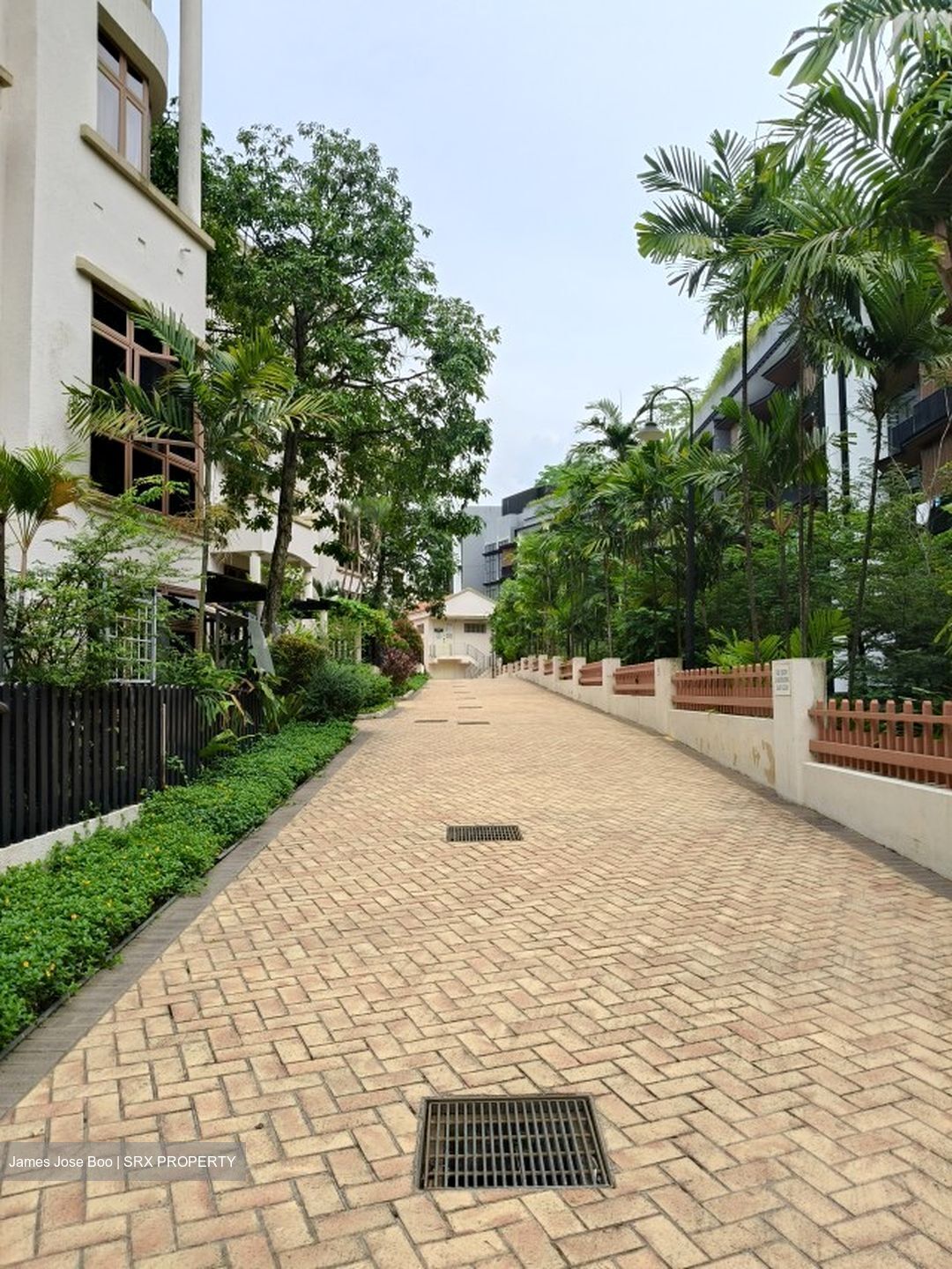 High Oak Condominium (D21), Condominium #611403621